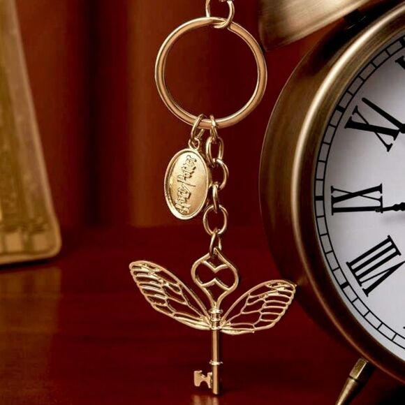 HALLOWEEN SALE Gold Harry Potter Enchanted Flying Key Keychain Bag Charm - Picture 2 of 5